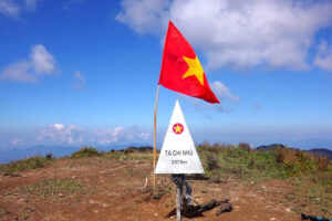 Tour leo núi Tà Chì Nhù Yên Bái - LIM Travel